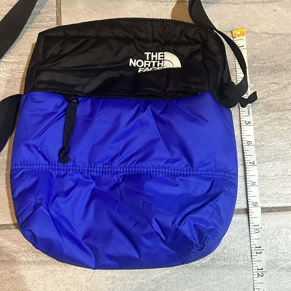 The North Face Black and Blue Belt Bag with Adjustable Strap - Picture 5 of 6